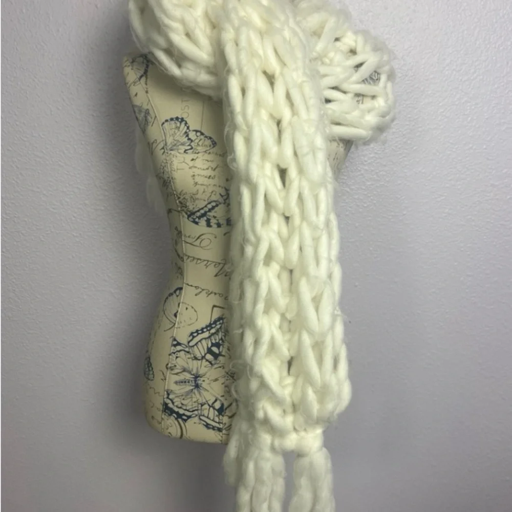 Thick Cream Womens Scarf - Picture 3 of 4